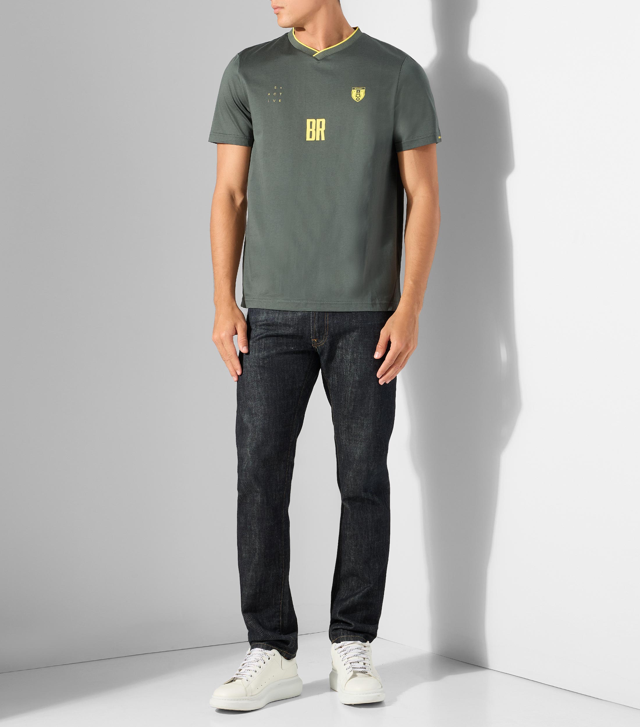 Playera cuello V manga corta lisa Brasil Hombre